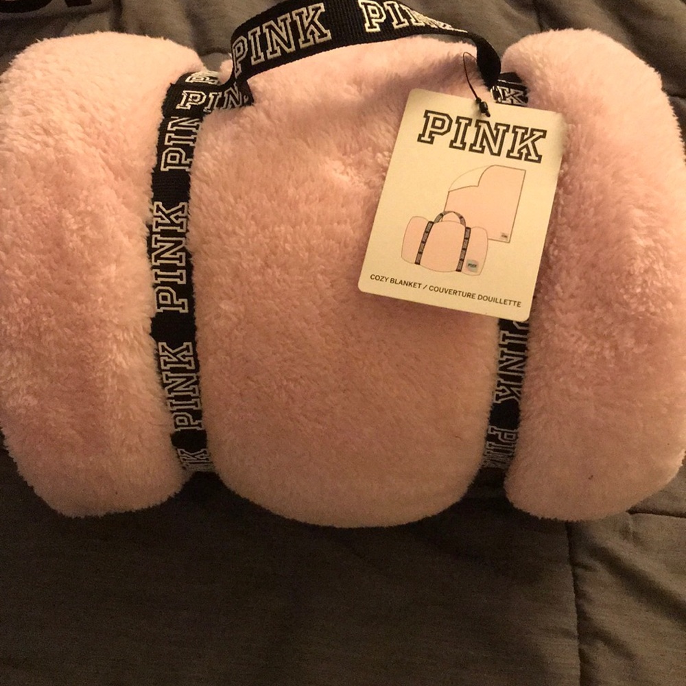 Pink cozy blanket 50x60 NWT